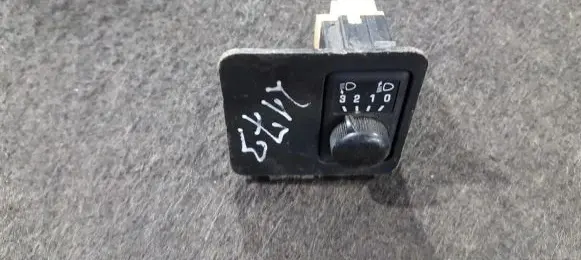Nissan Almera Headlight level height control switch 684910N000
