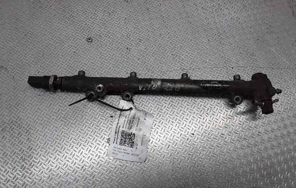 Mercedes-Benz Vito Viano W638 Fuel main line pipe 0445214004 A6110700095