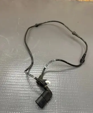 Mercedes-Benz E W238 Front ABS sensor wiring A2135403605
