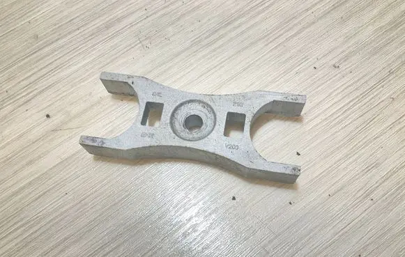 Volkswagen Golf VII Fuel Injector clamp holder 04L216