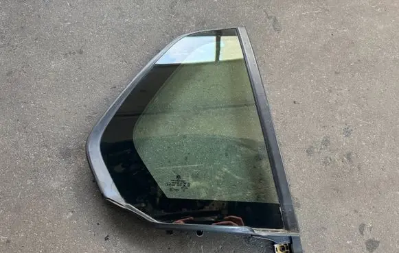 Volkswagen Golf VIII Rear vent window glass 5H4845214F