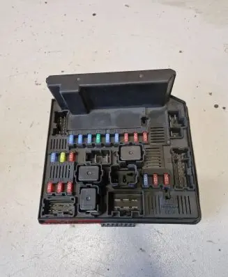 Nissan Qashqai Fuse module 284B7JD00B 1018288481 519228324