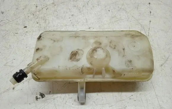 Brake fluid reservoir