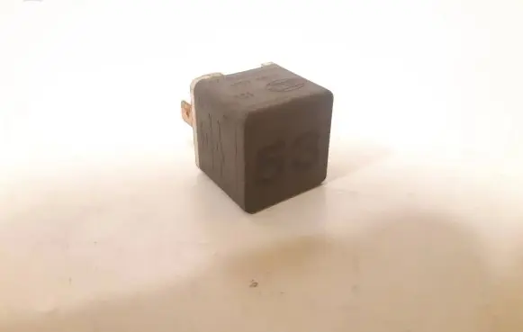 Volkswagen PASSAT B5 Other relay 141951253B