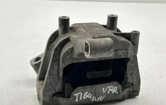 Volkswagen Tiguan Engine mount bracket 5N0199262