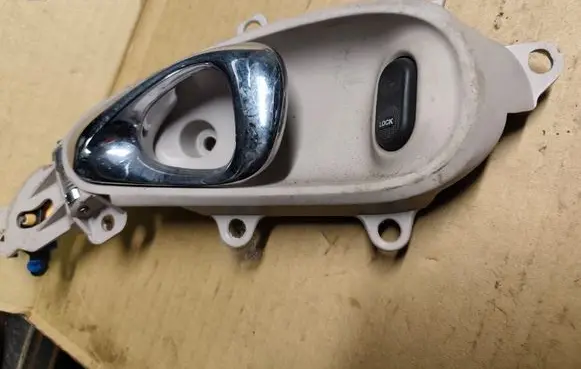 Chrysler PT Cruiser Front door interior handle 0SB97TRMAD