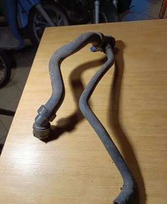 Volkswagen PASSAT B5.5 Engine coolant pipe/hose 4B0121049S