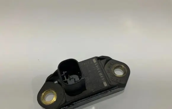 Mercedes-Benz E W211 Airbag deployment crash/impact sensor 0025426918 03W04