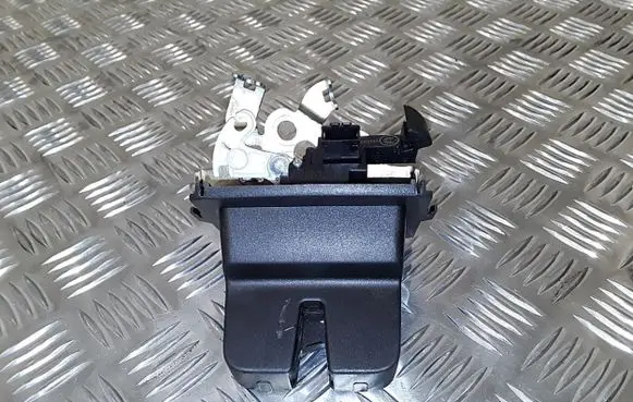 Skoda Octavia Mk4 Tailgate/trunk/boot lock/catch/latch 8R0827505A