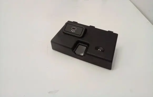 BMW 3 G20 G21 USB socket connector 6807232
