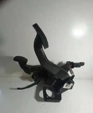 Mercedes-Benz A W169 Clutch pedal A1692900801 4010040B 4828513