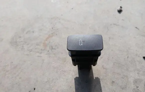 Ford Focus Tailgate opening switch JX7T-19B514-AA