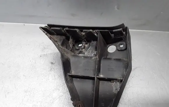 Volvo C70 Front bumper mounting bracket 08620373