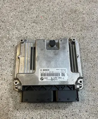 BMW 5 F10 F11 Engine control unit/module ECU 0281019806