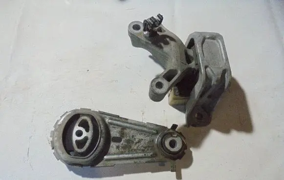 Renault Megane III Engine mount vacuum valve 112846263R