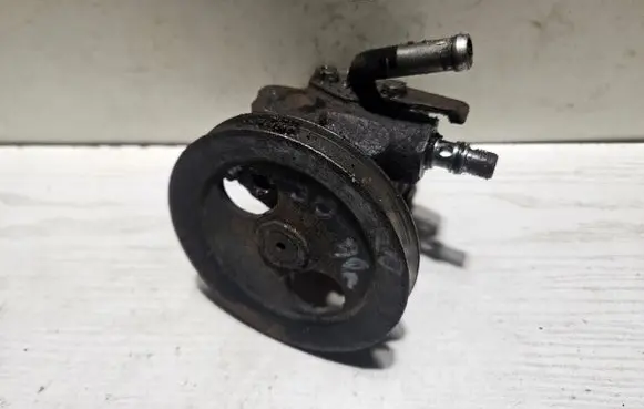 Mitsubishi Pajero Power steering pump 