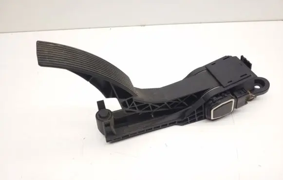 Mercedes-Benz ML W164 Accelerator throttle pedal A1643000104