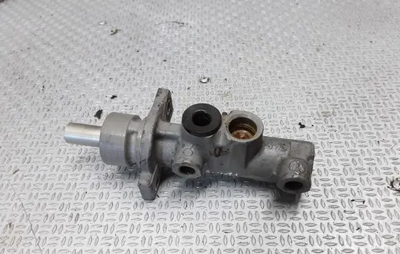 Skoda Octavia Mk1 (1U) Master brake cylinder 21027099