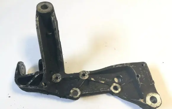 Skoda Octavia Mk2 (1Z) Front lower control arm/wishbone 1K0199296E