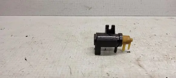 Volkswagen Caddy Turbo solenoid valve 1K090662