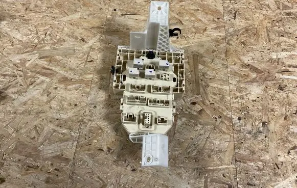 Suzuki SX4 Fuse module 3677079J31 L0T6X09