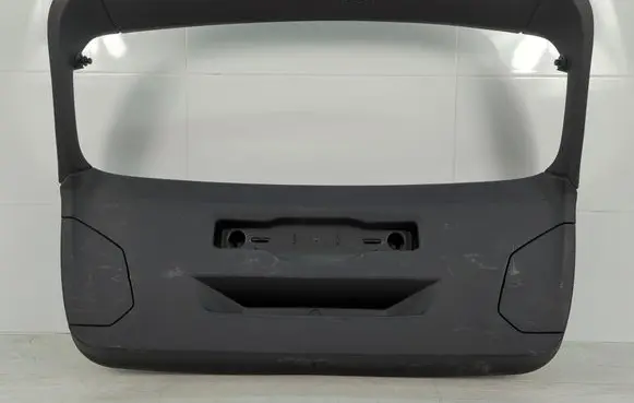 BMW 1 F40 Tailgate/boot lid cover trim 
