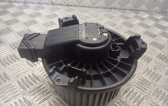 Suzuki Swift I Front door blower motor AV272700-0311