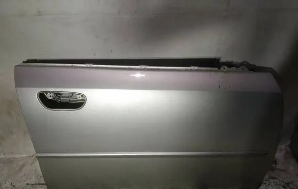 Subaru Legacy Front door pilkos