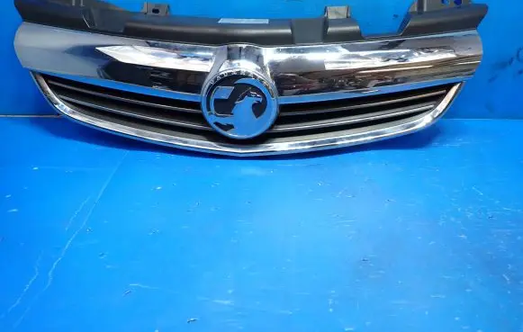 Opel Zafira B Front bumper upper radiator grill 13247330 13247327 13247328