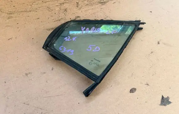 Toyota Yaris Sliding door window/glass 