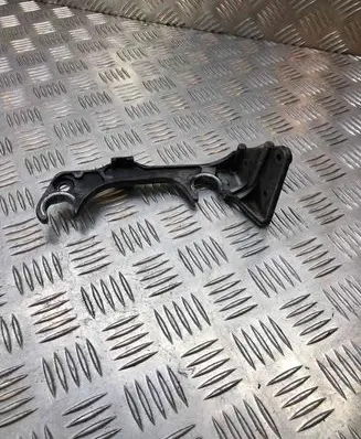 Mercedes-Benz E W212 Air filter cleaner box bracket assembly A6510940127