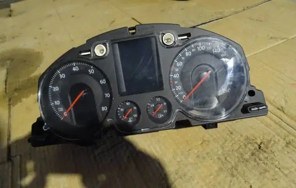 Volkswagen PASSAT B6 Speedometer (instrument cluster) 3C0920870P A2C53144055 04411