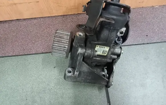 Dacia Sandero Fuel injection high pressure pump 0445010704 1402200812 167007358R