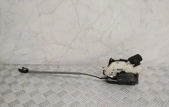 Volkswagen Golf VII Rear door lock 5K4839015R