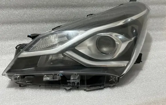 Toyota Yaris Headlight/headlamp 0D1970D198 0D1990D200