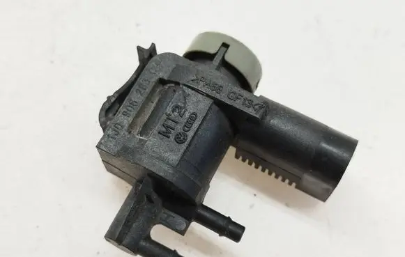 Volkswagen Eos Turbo solenoid valve 1J0906283C