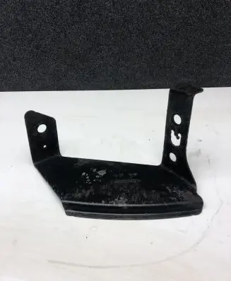 Front bumper mounting bracket