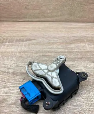 Audi A6 S6 C5 4B Air flap motor/actuator 0132801139 1168800590 WITHPLUG
