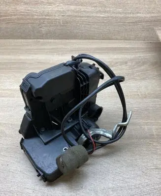 Mercedes-Benz CLS C219 Front door lock 2107200335 004137112637