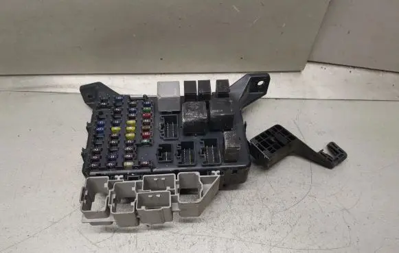 Ford Mondeo Mk III Fuse module 1S7T14A073AE