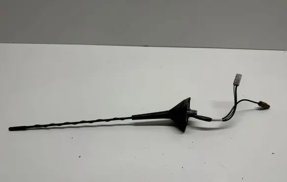 Nissan Juke I F15 Radio antenna E3033032