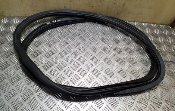 Skoda Octavia Mk2 (1Z) Front door rubber seal 1Z0867365D
