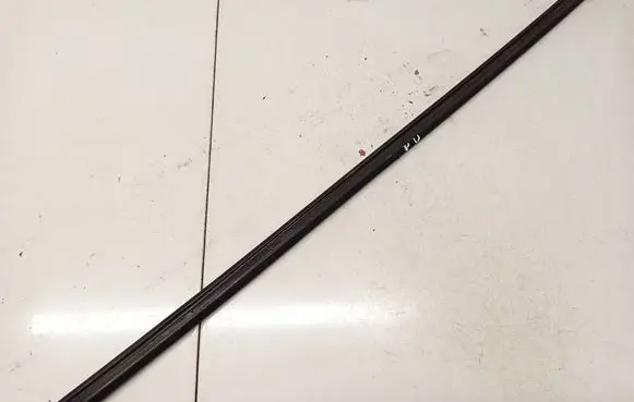 Volkswagen Sharan Front door glass trim molding 