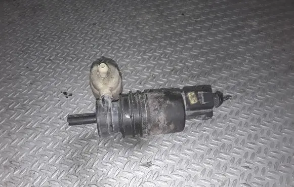 Volkswagen PASSAT B5.5 Windscreen/windshield washer pump