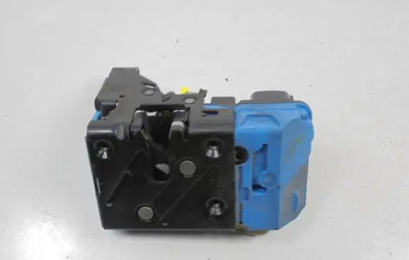 Volvo V70 Front door lock 8650546