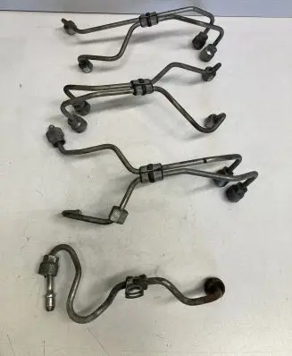 Volvo XC60 Fuel injector supply line/pipe 
