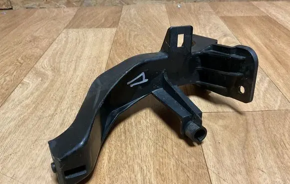 Mercedes-Benz A W168 Front bumper mounting bracket A1688800414
