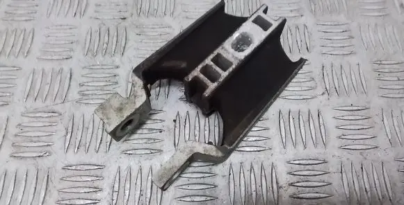 Volvo XC90 Engine mount bracket 31339956