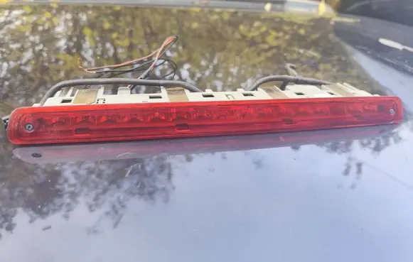 Third/center stoplight