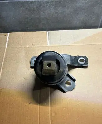 Engine mount bracket
